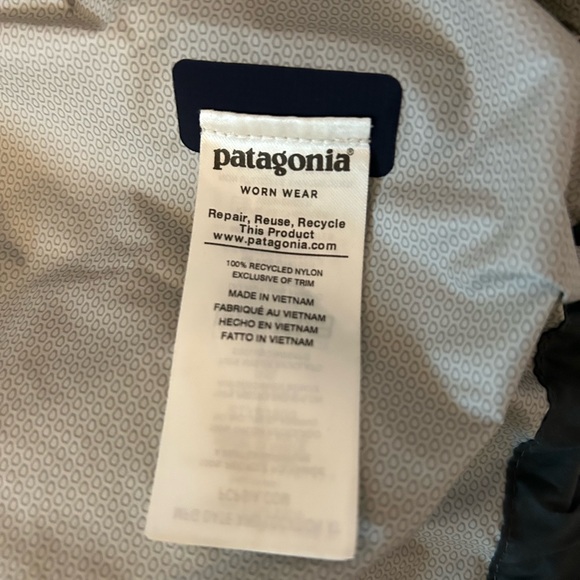 Patagonia Men's Torrentshell 3L Rain Jacket size Small.  Classic navy blue - Picture 5 of 8